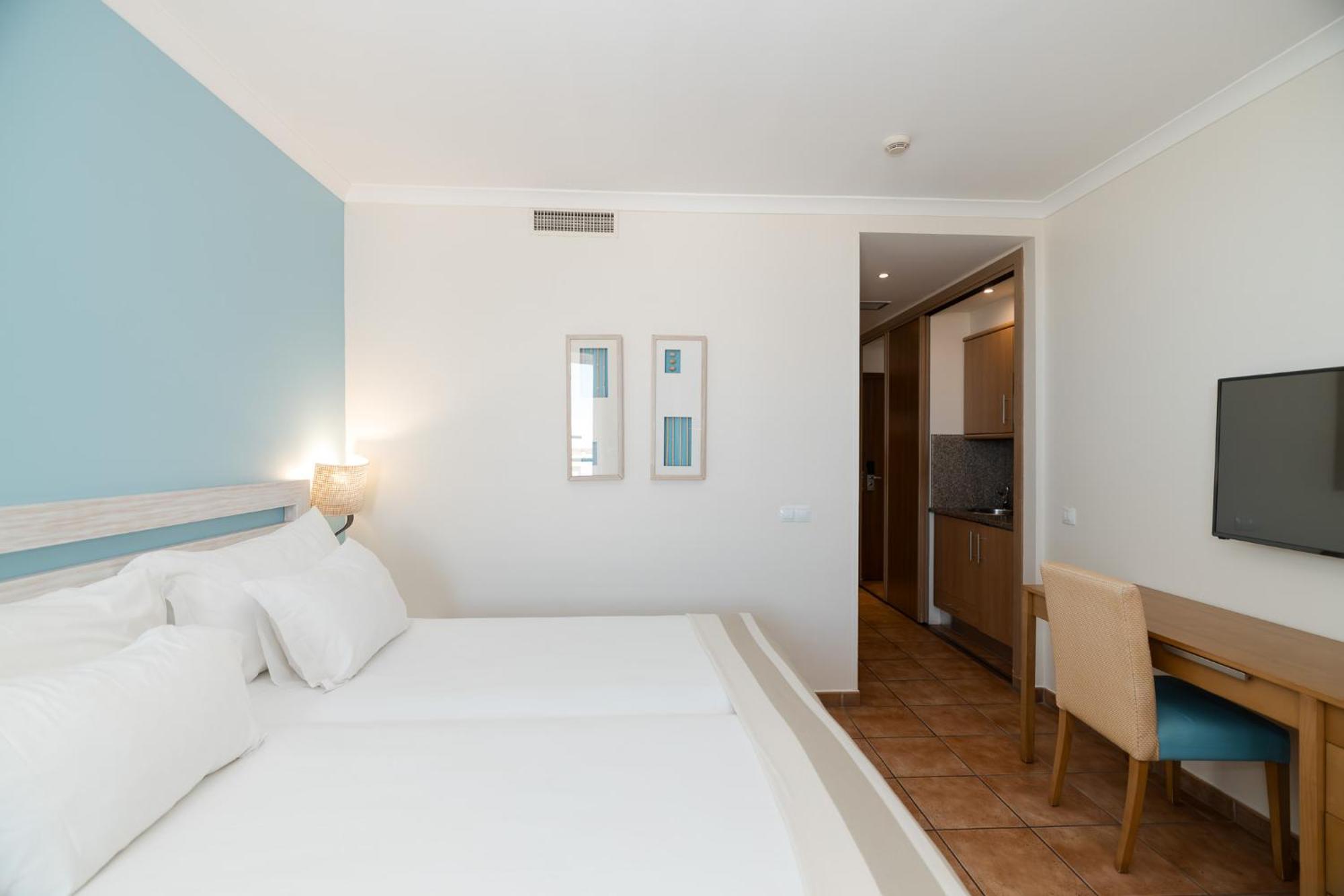 Superior Double Room with Extra Bed Sea View