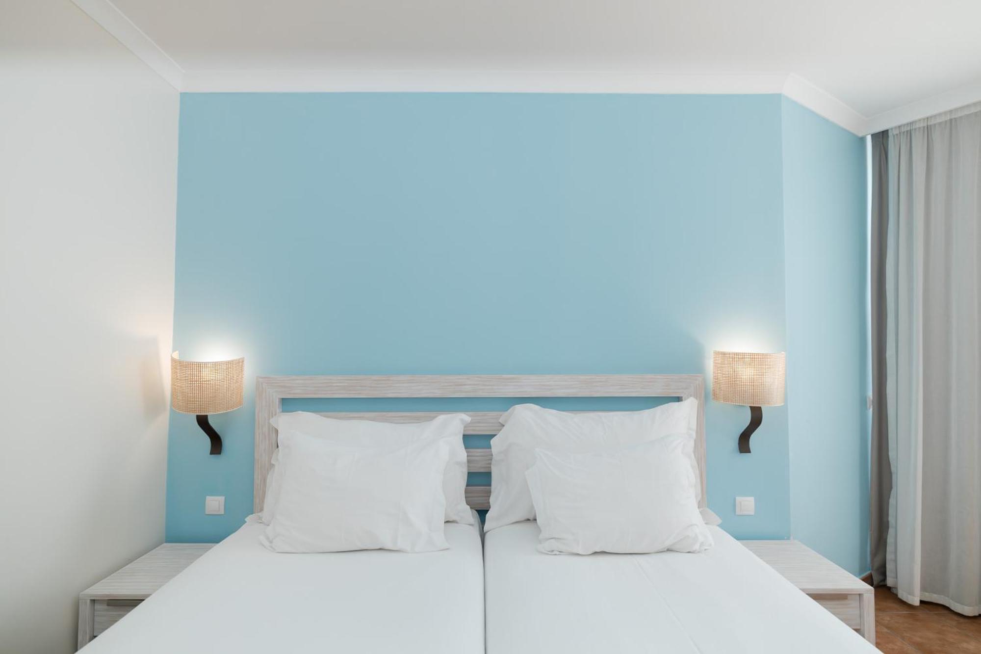 Camera Matrimoniale Deluxe con Letto Supplementare e Vista Mare